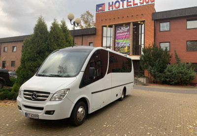 Wynajem busa na transfer z lotniska do hotelu