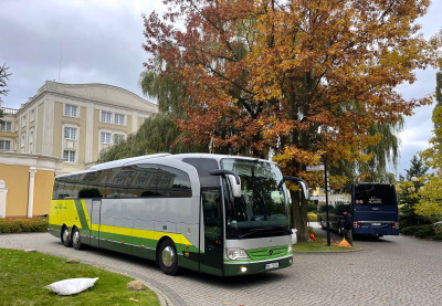 Wynajem autokarów dla firmy w Warszawie